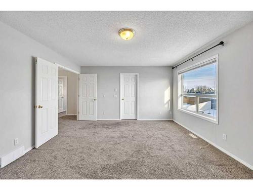 256 Oakmere Place, Chestermere, AB - Indoor Photo Showing Other Room