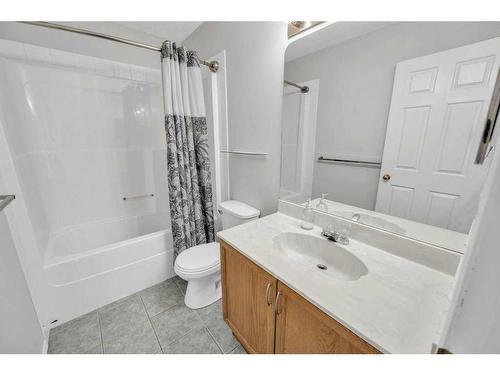 256 Oakmere Place, Chestermere, AB - Indoor Photo Showing Bathroom