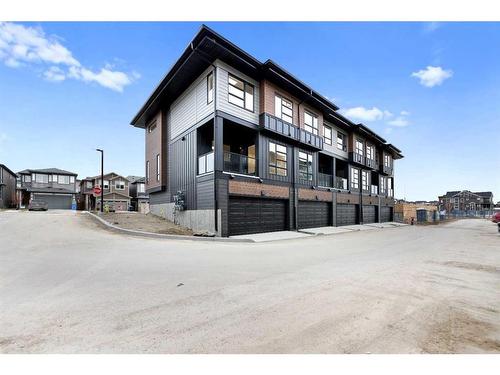 45 Lucas Way Nw, Calgary, AB - Outdoor