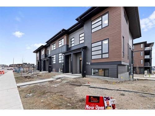 45 Lucas Way Nw, Calgary, AB - Outdoor