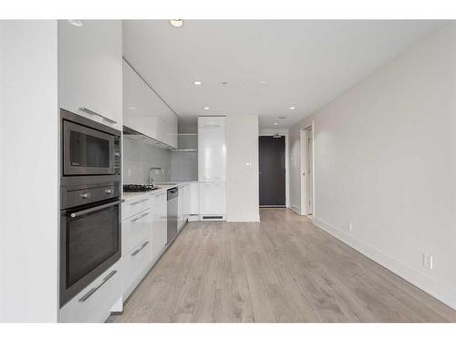 2607-901 10 Avenue Sw, Calgary, AB - Indoor Photo Showing Kitchen