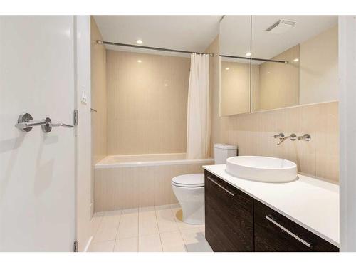 2607-901 10 Avenue Sw, Calgary, AB - Indoor Photo Showing Bathroom