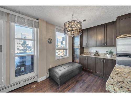 703-733 14 Avenue Sw, Calgary, AB - Indoor Photo Showing Kitchen