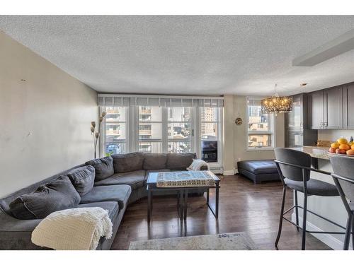 703-733 14 Avenue Sw, Calgary, AB - Indoor Photo Showing Living Room