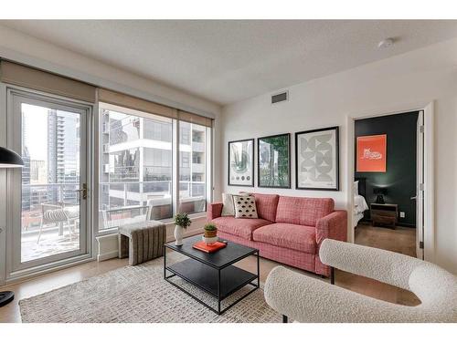 1008-1320 1 Street Se, Calgary, AB - Indoor Photo Showing Living Room