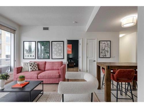 1008-1320 1 Street Se, Calgary, AB - Indoor Photo Showing Living Room