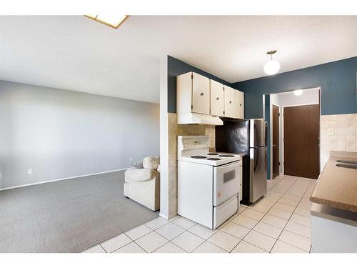 1-3519 49 Street Nw, Calgary, AB - Indoor Photo Showing Kitchen