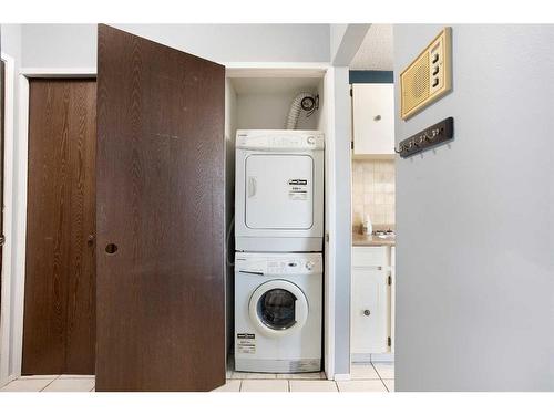 1-3519 49 Street Nw, Calgary, AB - Indoor Photo Showing Laundry Room