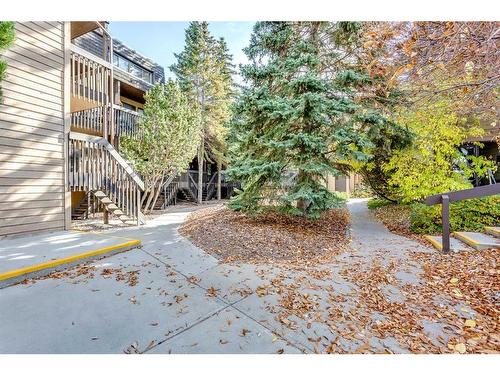 1-3519 49 Street Nw, Calgary, AB - Outdoor