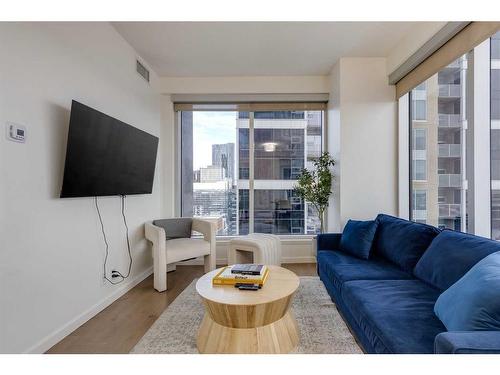 1709-1320 1 Street Se, Calgary, AB - Indoor Photo Showing Living Room