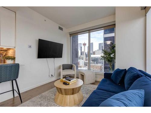 1709-1320 1 Street Se, Calgary, AB - Indoor Photo Showing Living Room