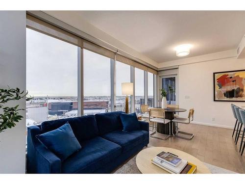 1709-1320 1 Street Se, Calgary, AB - Indoor Photo Showing Living Room