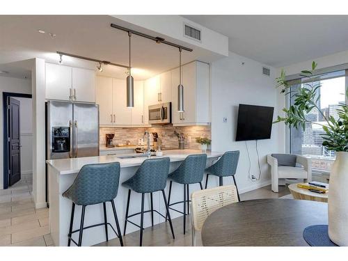 1709-1320 1 Street Se, Calgary, AB - Indoor Photo Showing Kitchen With Upgraded Kitchen