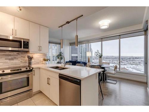 1709-1320 1 Street Se, Calgary, AB - Indoor Photo Showing Kitchen With Stainless Steel Kitchen With Double Sink With Upgraded Kitchen