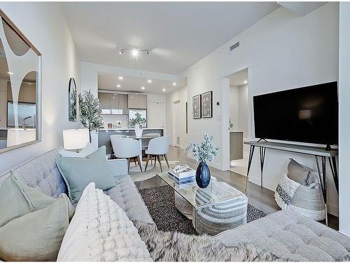 403-301 10 Street Nw, Calgary, AB - Indoor Photo Showing Living Room