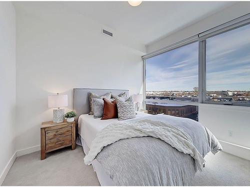 403-301 10 Street Nw, Calgary, AB - Indoor Photo Showing Bedroom