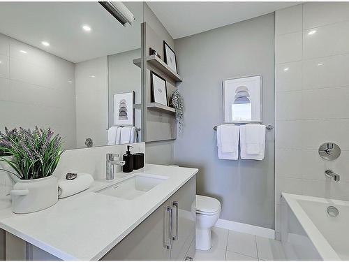 403-301 10 Street Nw, Calgary, AB - Indoor Photo Showing Bathroom