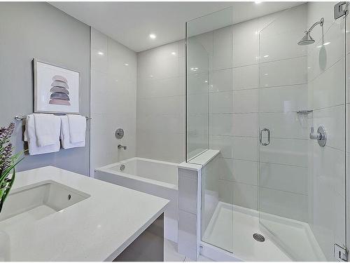 403-301 10 Street Nw, Calgary, AB - Indoor Photo Showing Bathroom