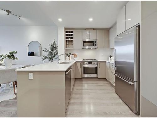 403-301 10 Street Nw, Calgary, AB - Indoor Photo Showing Kitchen With Stainless Steel Kitchen With Upgraded Kitchen