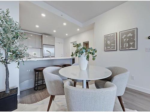 403-301 10 Street Nw, Calgary, AB - Indoor Photo Showing Dining Room