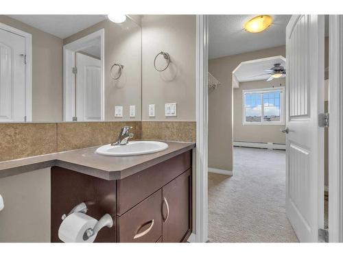 1310-175 Panatella Hill Nw, Calgary, AB - Indoor Photo Showing Bathroom