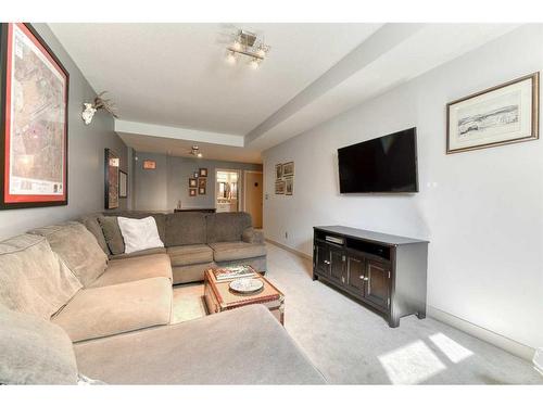 3651 77 Street Nw, Calgary, AB - Indoor Photo Showing Living Room