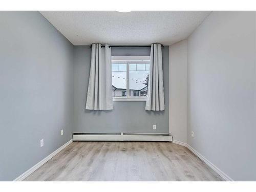 307-3 Somervale View Sw, Calgary, AB - Indoor Photo Showing Other Room