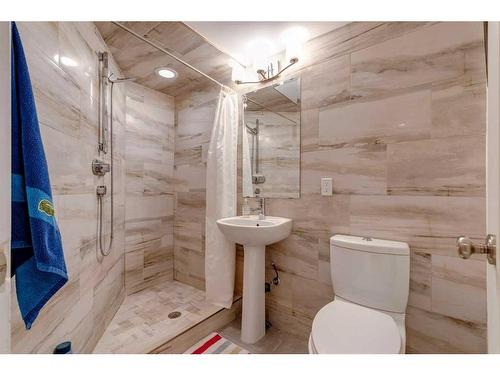 507 Brunswick Avenue Sw, Calgary, AB - Indoor Photo Showing Bathroom