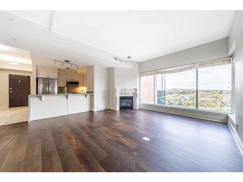 2105-920 5 Avenue Sw, Calgary, AB - Indoor With Fireplace