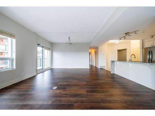 2105-920 5 Avenue Sw, Calgary, AB - Indoor Photo Showing Kitchen