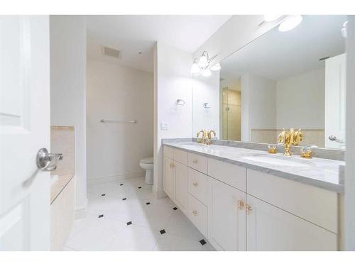 2105-920 5 Avenue Sw, Calgary, AB - Indoor Photo Showing Bathroom