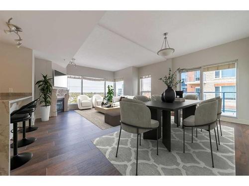 2105-920 5 Avenue Sw, Calgary, AB - Indoor Photo Showing Dining Room