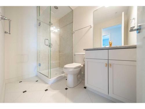 2105-920 5 Avenue Sw, Calgary, AB - Indoor Photo Showing Bathroom