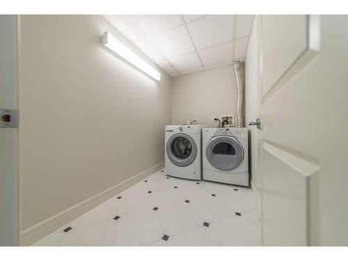 2105-920 5 Avenue Sw, Calgary, AB - Indoor Photo Showing Laundry Room