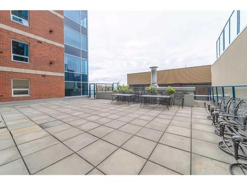 2105-920 5 Avenue Sw, Calgary, AB - Outdoor With Exterior