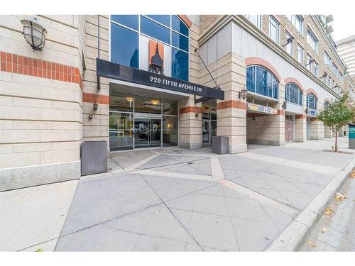 2105-920 5 Avenue Sw, Calgary, AB - Outdoor