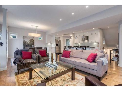 4-2432 30 Street Sw, Calgary, AB - Indoor Photo Showing Living Room