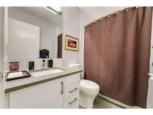 4-2432 30 Street Sw, Calgary, AB - Indoor Photo Showing Bathroom