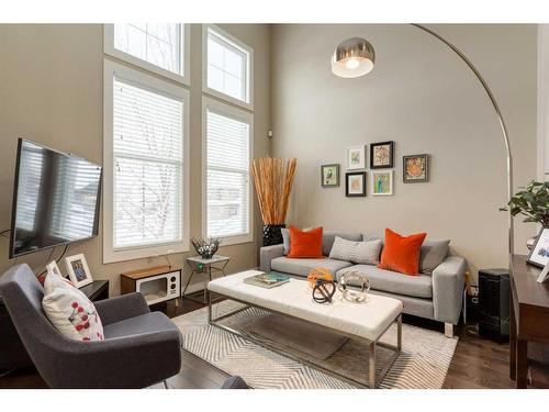 105 Evanston Square Nw, Calgary, AB - Indoor Photo Showing Living Room