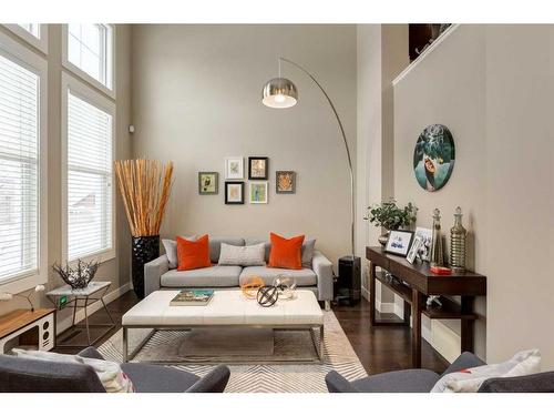 105 Evanston Square Nw, Calgary, AB - Indoor Photo Showing Living Room