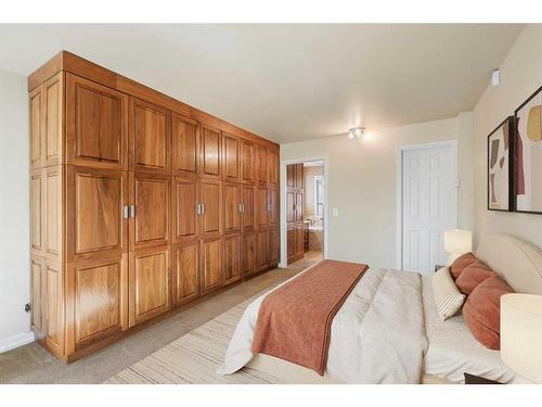 765 East Chestermere Drive, Chestermere, AB - Indoor Photo Showing Bedroom