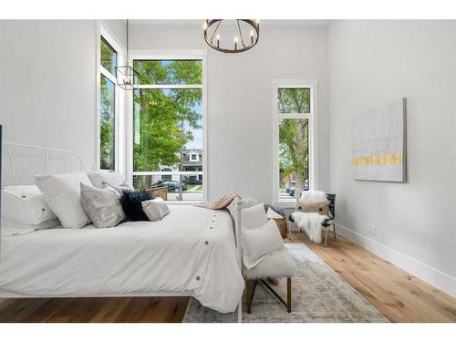 1419 22 Avenue Nw, Calgary, AB - Indoor Photo Showing Bedroom