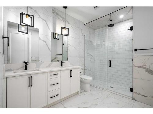 1419 22 Avenue Nw, Calgary, AB - Indoor Photo Showing Bathroom