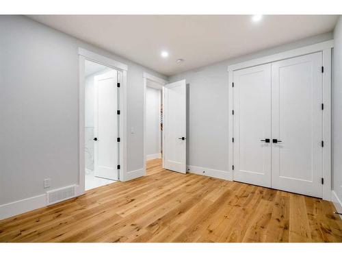 1419 22 Avenue Nw, Calgary, AB - Indoor Photo Showing Other Room