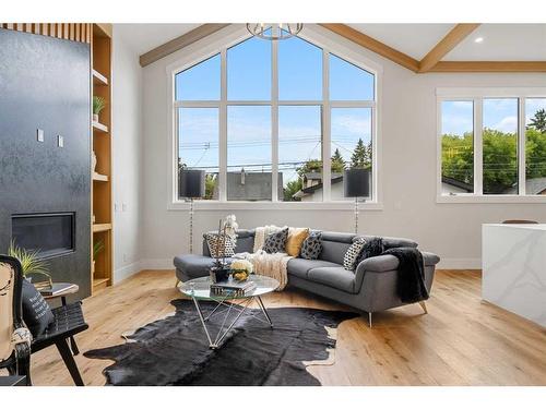 1419 22 Avenue Nw, Calgary, AB - Indoor Photo Showing Living Room