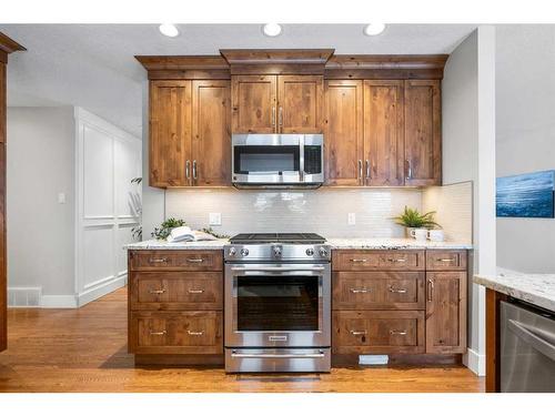 78 Gainsborough Drive Sw, Calgary, AB - Indoor Photo Showing Kitchen