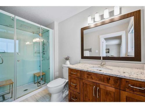 78 Gainsborough Drive Sw, Calgary, AB - Indoor Photo Showing Bathroom