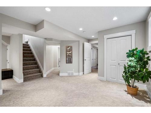 78 Gainsborough Drive Sw, Calgary, AB - Indoor Photo Showing Other Room