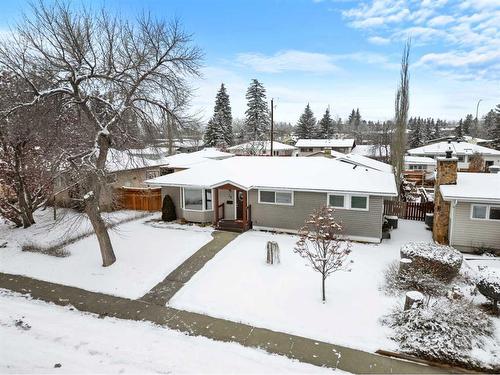 78 Gainsborough Drive Sw, Calgary, AB - Outdoor