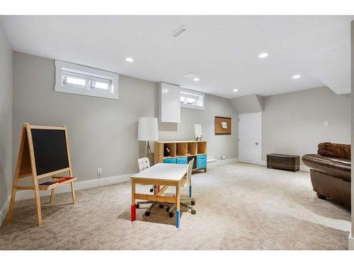 78 Gainsborough Drive Sw, Calgary, AB - Indoor Photo Showing Other Room